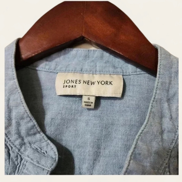 Jones New York Sport Denim Button-Up Top - Size Small - Lightly Worn - Picture 2 of 3